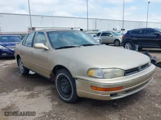 1996 Toyota Camry DX with VIN 4T1BG12K7TU781388, listed as a IAAI auction lot 42089118 with 196,988 mi miles. Bid and sale history available at carsss.com. Image 1.