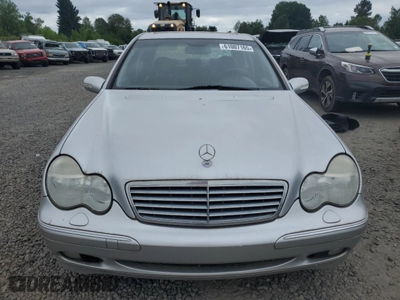 2002 Mercedes-Benz C 230/260/280/320 with VIN WDBRF64J52F271131, listed as a Copart auction lot 61007165 with 144,708 mi miles and Clean title. Bid and sale history available at DreamBid. Image 5.