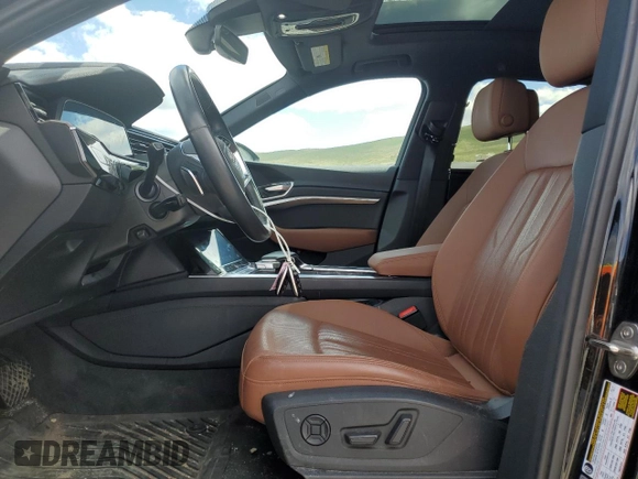 2019 Audi e-tron Premium Plus z VIN WA1LABGE1KB021741, wystawiony jako Copart lot #54774875 z przebiegiem 80 489 mil mil oraz Szkoda całkowita • Salvage title. Historia ofert i sprzedaży dostępna na DreamBid. Obrazek 7.
