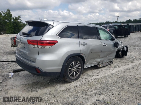 2017 Toyota Highlander XLE с VIN 5TDJZRFHXHS464966, выставлен на аукционе Copart как лот 64739515 с пробегом 115 053 миль миль и Списание • Salvage title. История ставок и продаж доступна на DreamBid. Изображение 3.