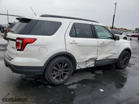 2019 Ford Explorer XLT with VIN 1FM5K7DH0KGB27796, listed as a Copart auction lot 49160255 with 108,207 mi miles and Salvage Title. Bid and sale history available at carsss.com. Image 3.