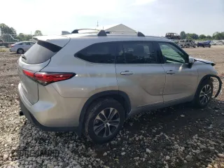 2021 Toyota Highlander XLE with VIN 5TDGZRBH0MS138927, listed as a Copart auction lot 61355215 with 54,864 mi miles and Salvage title. Bid and sale history available at DreamBid. Image 3.