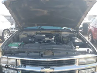 2000 Chevrolet Silverado 3500 z VIN 1GCHK33J0YF437640, wystawiony jako IAAI lot #41796214 z przebiegiem 139 411 mil mil oraz . Historia ofert i sprzedaży dostępna na DreamBid. Obrazek 10.