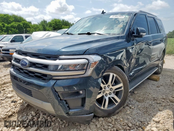 2022 Ford Expedition XLT with VIN 1FMJU1HT5NEA48449, listed as a Copart auction lot 61662065 with 31,418 mi miles and Salvage title. Bid and sale history available at DreamBid. Image 1.