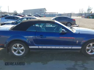 2008 Ford Mustang Deluxe with VIN 1ZVHT84N685117737, listed as a IAAI auction lot 41086449 with 215,136 mi miles and . Bid and sale history available at carsss.com. Image 13.