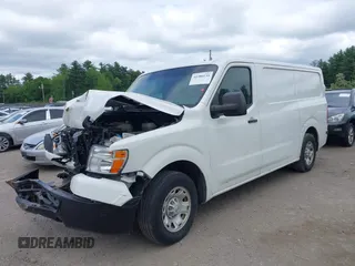 2018 Nissan NV Cargo S z VIN 1N6BF0KM1JN810438, wystawiony jako IAAI lot #42380139 z przebiegiem Nie podano mil oraz . Historia ofert i sprzedaży dostępna na DreamBid. Obrazek 2.