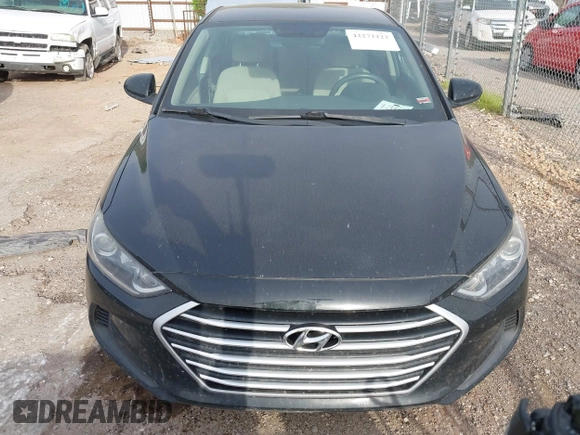 2017 Hyundai Elantra SE z VIN 5NPD84LFXHH191863, wystawiony jako IAAI lot #42272222 z przebiegiem 88 796 mil mil oraz . Historia ofert i sprzedaży dostępna na DreamBid. Obrazek 12.