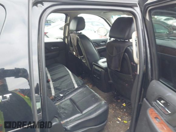 2008 Chevrolet Suburban 3LT z VIN 3GNFC16078G236433, wystawiony jako IAAI lot #41638246 z przebiegiem 200 244 mil mil oraz . Historia ofert i sprzedaży dostępna na DreamBid. Obrazek 8.