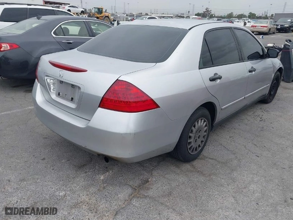 2007 Honda Accord Sdn VP with VIN JHMCM56117C017041, listed as a IAAI auction lot 42033947 with 231,586 mi miles. Bid and sale history available at carsss.com. Image 4.