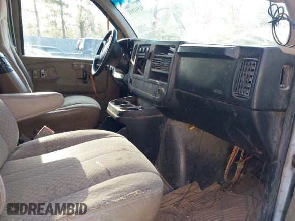 2008 Chevrolet Express Cargo Van with VIN 1GCGG25C581129690, listed as a IAAI auction lot 41541035 with 328,651 mi miles. Bid and sale history available at carsss.com. Image 5.