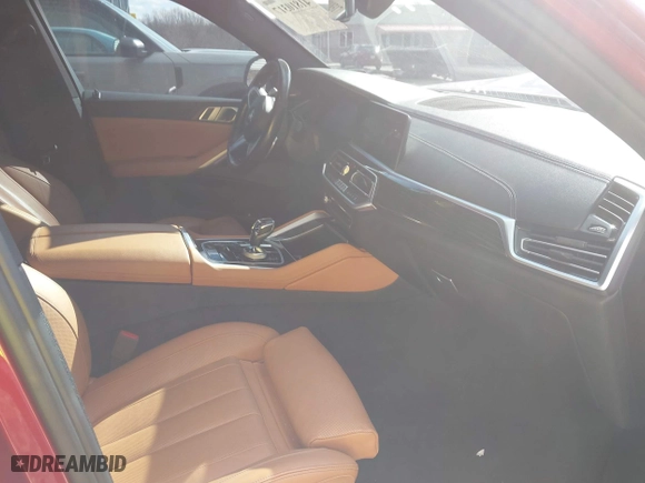 2021 BMW X6 xDrive40i with VIN 5UXCY6C01M9F72797, listed as a IAAI auction lot 41810317 with 16,084 mi miles. Bid and sale history available at carsss.com. Image 5.