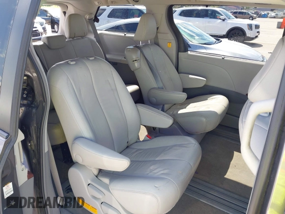 2012 Toyota Sienna XLE AAS with VIN 5TDYK3DC8CS263406, listed as a IAAI auction lot 41971770 with 186,394 mi miles. Bid and sale history available at carsss.com. Image 8.