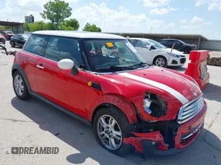 2012 MINI Hardtop z VIN WMWSU3C52CT542027, wystawiony jako IAAI lot #42572780 z przebiegiem 122 496 mil mil oraz . Historia ofert i sprzedaży dostępna na DreamBid. Obrazek 1.
