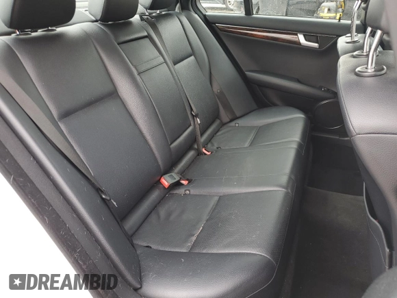 2013 Mercedes-Benz C 300 Sport z VIN WDDGF8AB3DA788872, wystawiony jako Copart lot #56325655 z przebiegiem 173 183 mil mil oraz Szkoda całkowita • Salvage title. Historia ofert i sprzedaży dostępna na DreamBid. Obrazek 10.