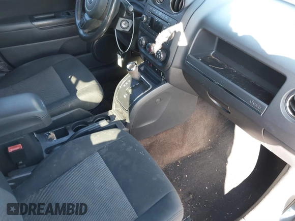 2014 Jeep Patriot Latitude with VIN 1C4NJRFB0ED693359, listed as a IAAI auction lot 41807745 with 172,183 mi miles. Bid and sale history available at carsss.com. Image 5.