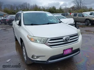 2013 Toyota Highlander with VIN 5TDZK3EH0DS098788, listed as a IAAI auction lot 41714590 with 135,317 mi miles. Bid and sale history available at carsss.com. Image 1.