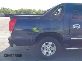 2004 Chevrolet Avalanche Z71 with VIN 3GNEK12T74G265777, listed as a IAAI auction lot 42173825 with 239,216 mi miles. Bid and sale history available at carsss.com. Image 6.