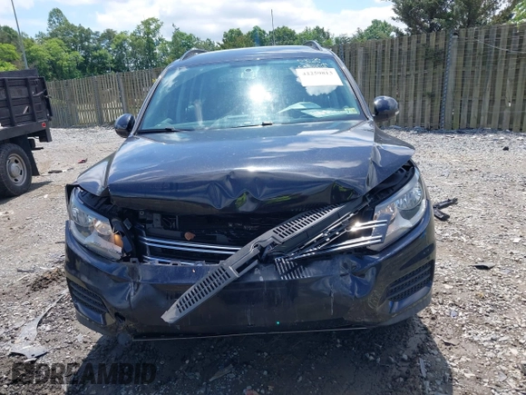 2017 Volkswagen Tiguan S z VIN WVGAV7AX3HK043141, wystawiony jako IAAI lot #42259813 z przebiegiem 63 151 mil mil oraz . Historia ofert i sprzedaży dostępna na DreamBid. Obrazek 13.