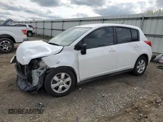 2009 Nissan Versa SL z VIN 3N1BC13E09L388802, wystawiony jako Copart lot #53904985 z przebiegiem 134 342 mil mil oraz Szkoda całkowita • Salvage title. Historia ofert i sprzedaży dostępna na DreamBid. Obrazek 1.