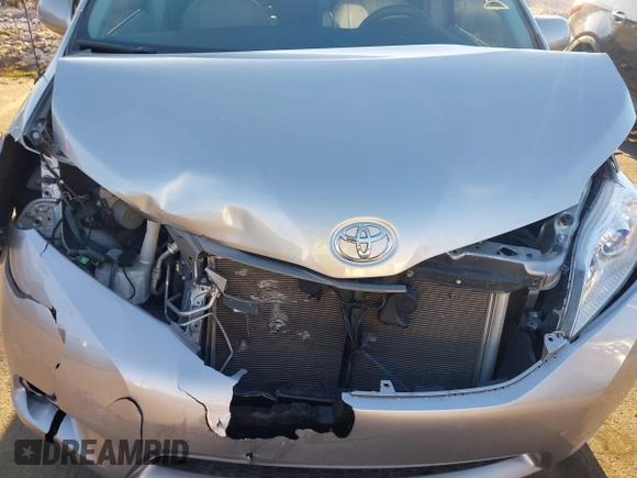 2014 Toyota Sienna XLE z VIN 5TDYK3DC9ES508300, wystawiony jako IAAI lot #41867307 z przebiegiem 93 798 mil mil oraz . Historia ofert i sprzedaży dostępna na DreamBid. Obrazek 12.