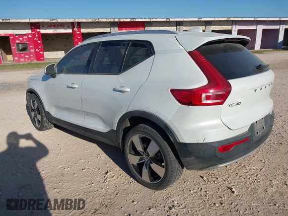 2021 Volvo XC40 Momentum with VIN YV4162UK5M2423299, listed as a IAAI auction lot 41940996 with 50,304 mi miles and . Bid and sale history available at DreamBid. Image 3.