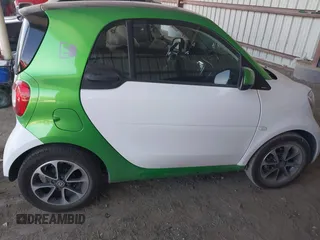 2017 Smart fortwo Pure z VIN WMEFJ9BA8HK231165, wystawiony jako IAAI lot #42238753 z przebiegiem 31 242 mil mil oraz . Historia ofert i sprzedaży dostępna na DreamBid. Obrazek 13.