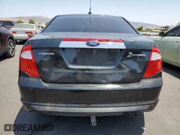 2010 Ford Fusion Hybrid z VIN 3FADP0L33AR185719, wystawiony jako Copart lot #59821115 z przebiegiem 154 019 mil mil oraz Czysty tytuł • Clean title. Historia ofert i sprzedaży dostępna na DreamBid. Obrazek 6.