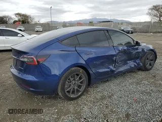 2021 Tesla Model 3 Long Range z VIN 5YJ3E1EB4MF876849, wystawiony jako Copart lot #48927385 z przebiegiem 32 163 mil mil oraz Szkoda całkowita • Salvage title. Historia ofert i sprzedaży dostępna na DreamBid. Obrazek 3.
