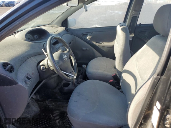 2003 Toyota ECHO z VIN JTDBT123530304829, wystawiony jako Copart lot #50893075 z przebiegiem 186 031 mil mil oraz Nie do naprawy • Non repairable. Historia ofert i sprzedaży dostępna na DreamBid. Obrazek 7.