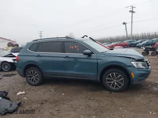 2019 Volkswagen Tiguan SE with VIN 3VV2B7AX1KM093510, listed as a IAAI auction lot 41943495 with 52,491 mi miles. Bid and sale history available at carsss.com. Image 13.