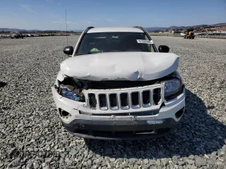 2016 Jeep Compass Sport z VIN 1C4NJCBA9GD568342, wystawiony jako Copart lot #61505995 z przebiegiem 133 368 mil mil oraz Szkoda całkowita • Salvage title. Historia ofert i sprzedaży dostępna na DreamBid. Obrazek 5.