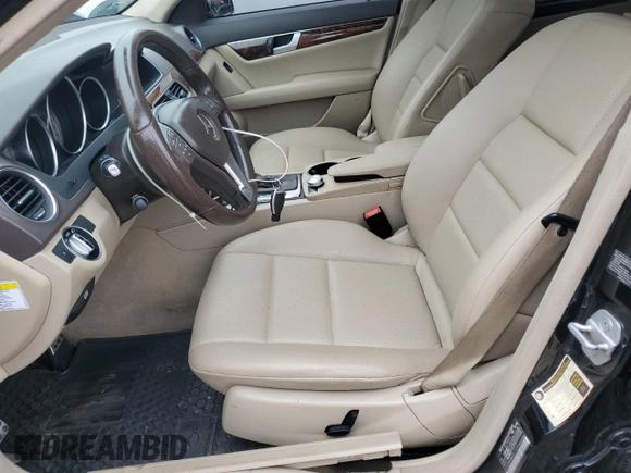 2013 Mercedes-Benz C 300 Sport z VIN WDDGF8AB4DR279598, wystawiony jako Copart lot #56685705 z przebiegiem 103 830 mil mil oraz Szkoda całkowita • Salvage title. Historia ofert i sprzedaży dostępna na DreamBid. Obrazek 7.