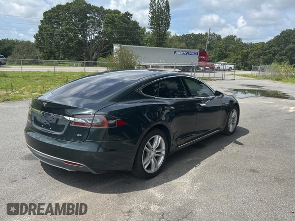 2014 Tesla Model S 60 z VIN 5YJSA1H11EFP44322, wystawiony jako Copart lot #59038135 z przebiegiem 146 015 mil mil oraz Czysty tytuł • Clean title. Historia ofert i sprzedaży dostępna na DreamBid. Obrazek 4.