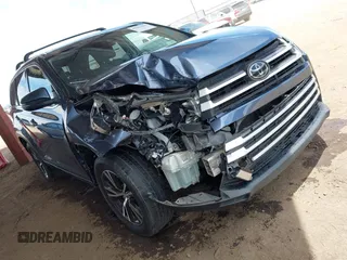 2018 Toyota Highlander LE z VIN 5TDZZRFH0JS285957, wystawiony jako IAAI lot #42381460 z przebiegiem 85 183 mil mil oraz . Historia ofert i sprzedaży dostępna na DreamBid. Obrazek 1.