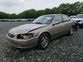2000 Toyota Camry CE z VIN 4T1BG28K8YU627289, wystawiony jako Copart lot #59881525 z przebiegiem 195 698 mil mil oraz Czysty tytuł • Clean title. Historia ofert i sprzedaży dostępna na DreamBid. Obrazek 1.