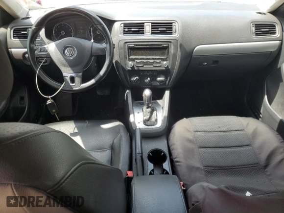 2014 Volkswagen Jetta SE z VIN 3VWD07AJ4EM299401, wystawiony jako Copart lot #61756715 z przebiegiem 133 246 mil mil oraz Szkoda całkowita • Salvage title. Historia ofert i sprzedaży dostępna na DreamBid. Obrazek 8.