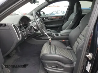 2023 Porsche Cayenne с VIN WP1BA2AY9PDA27706, выставлен на аукционе Copart как лот 56347504 с пробегом 5 639 миль миль и Списание • Salvage title. История ставок и продаж доступна на DreamBid. Изображение 7.