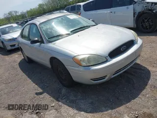 2006 Ford Taurus SE with VIN 1FAFP53U66A101635, listed as a IAAI auction lot 42067998 with 208,734 mi miles. Bid and sale history available at carsss.com. Image 1.
