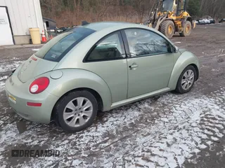 2008 Volkswagen New Beetle Coupe S with VIN 3VWPG31C68M518009, listed as a IAAI auction lot 40982053 with 156,552 mi miles. Bid and sale history available at carsss.com. Image 4.