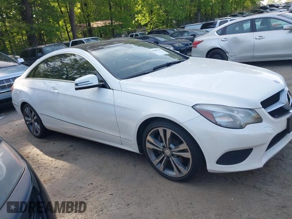 2015 Mercedes-Benz E-Class E 400 with VIN WDDKJ6FB5FF294900, listed as a IAAI auction lot 42067425 with 143,137 mi miles. Bid and sale history available at carsss.com. Image 13.