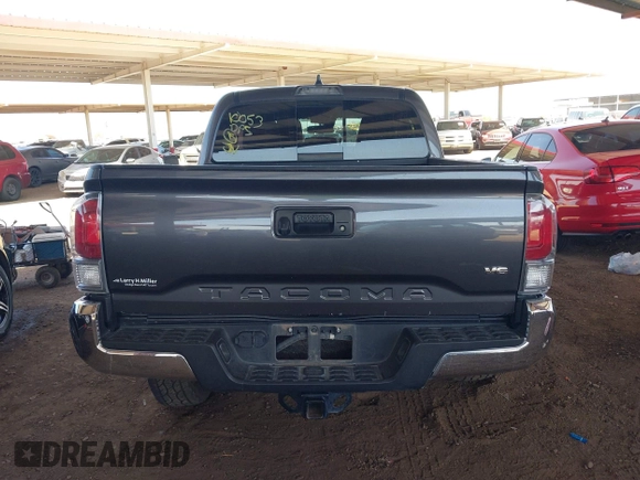 2022 Toyota Tacoma SR z VIN 3TYCZ5AN1NT062445, wystawiony jako IAAI lot #41967336 z przebiegiem Nie podano mil oraz . Historia ofert i sprzedaży dostępna na DreamBid. Obrazek 16.