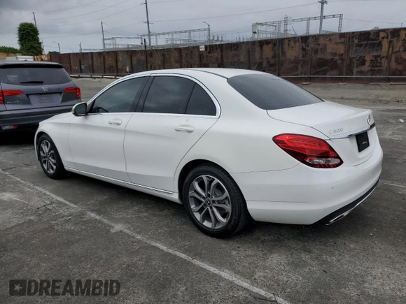 2018 Mercedes-Benz C 300 z VIN 55SWF4JB6JU275731, wystawiony jako Copart lot #55496575 z przebiegiem 51 107 mil mil oraz Szkoda całkowita • Salvage title. Historia ofert i sprzedaży dostępna na DreamBid. Obrazek 2.