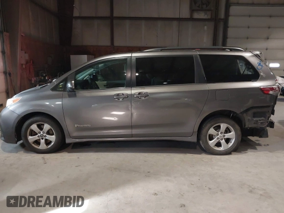 2018 Toyota Sienna LE Auto Access Seat with VIN 5TDKZ3DC4JS906025, listed as a IAAI auction lot 41078552 with 227,565 mi miles. Bid and sale history available at carsss.com. Image 14.