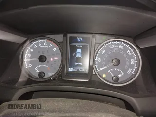 2021 Toyota Tacoma SR5 z VIN 3TMDZ5BN5MM114494, wystawiony jako IAAI lot #41723032 z przebiegiem 54 477 mil mil oraz . Historia ofert i sprzedaży dostępna na DreamBid. Obrazek 7.