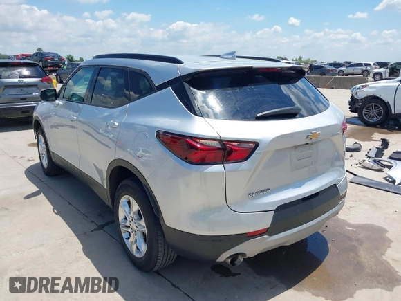 2021 Chevrolet Blazer LT z VIN 3GNKBCR47MS577835, wystawiony jako IAAI lot #42222310 z przebiegiem 26 030 mil mil oraz . Historia ofert i sprzedaży dostępna na DreamBid. Obrazek 3.