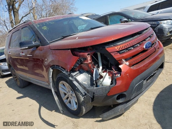 2014 Ford Explorer XLT with VIN 1FM5K8D81EGC50601, listed as a IAAI auction lot 41791652 with 194,775 mi miles. Bid and sale history available at carsss.com. Image 1.