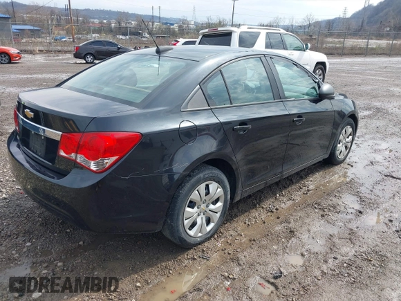 2015 Chevrolet Cruze LS z VIN 1G1PA5SG2F7105750, wystawiony jako IAAI lot #41937764 z przebiegiem 132 692 mil mil oraz . Historia ofert i sprzedaży dostępna na DreamBid. Obrazek 4.
