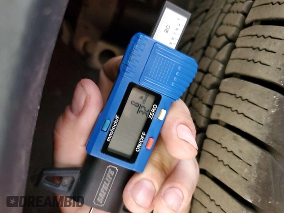 2022 Ford Escape SE z VIN 1FMCU9G6XNUB33179, wystawiony jako IAAI lot #42793652 z przebiegiem 44 194 mil mil oraz . Historia ofert i sprzedaży dostępna na DreamBid. Obrazek 12.
