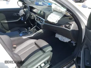 2020 BMW 3 Series 330i с VIN 3MW5R1J01L8B10868, выставлен на аукционе IAAI как лот 42335176 с пробегом 36 055 миль миль и . История ставок и продаж доступна на DreamBid. Изображение 5.