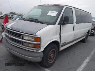 2000 Chevrolet City Express Cargo z VIN 1GAHG39J4Y1265384, wystawiony jako IAAI lot #42294326 z przebiegiem 200 891 mil mil oraz . Historia ofert i sprzedaży dostępna na DreamBid. Obrazek 2.